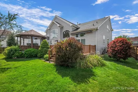Exterior - 2317 Barrett Dr, Algonquin, IL 60102 photo 10 of 11