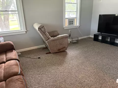 Living - 919 Backbone Rd, Princeton, IL 61356 photo 1 of 2