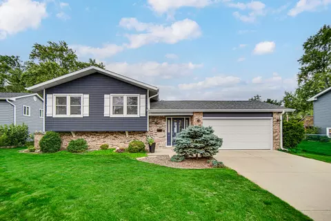 2921 Brentwood Ct, Woodridge, IL 60517