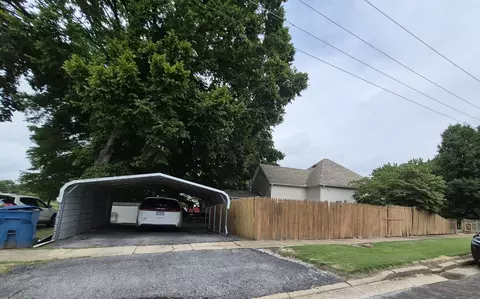 Exterior - 207 S Emma St, Christopher, IL 62822 photo 3 of 6