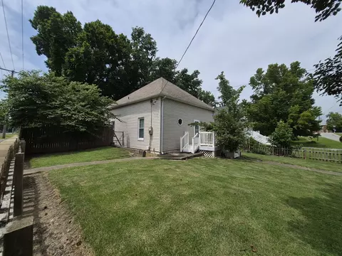 Exterior - 207 S Emma St, Christopher, IL 62822 photo 2 of 6