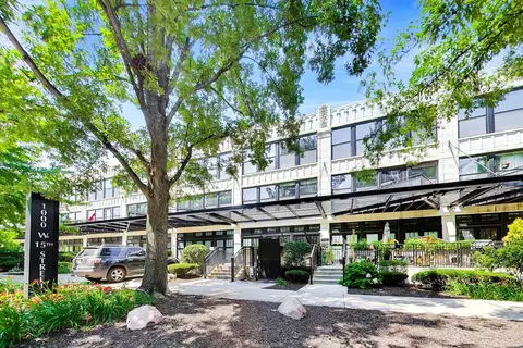 1000 W 15th St #324, Chicago, IL 60608