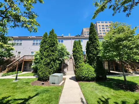 Exterior - 2363 E 70th Pl #B, Chicago, IL 60649 photo 4 of 4