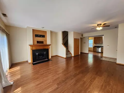 Living - 2363 E 70th Pl #B, Chicago, IL 60649 photo 2 of 3