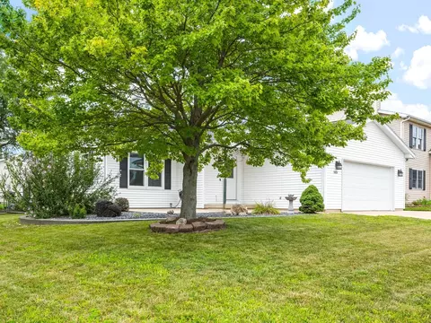 Exterior - 2831 Rutherford Dr, Bloomington, IL 61705 photo 4 of 8