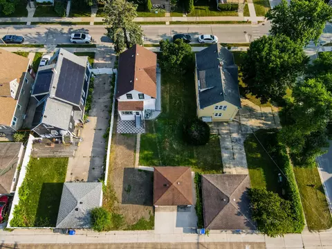 View/Area - 8034 42nd St, Lyons, IL 60534 photo 3 of 9