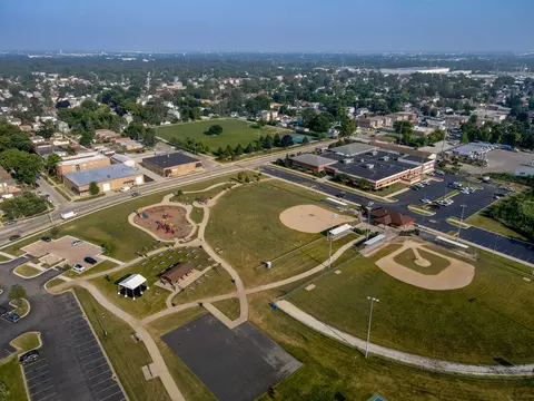 View/Area - 8034 42nd St, Lyons, IL 60534 photo 8 of 9