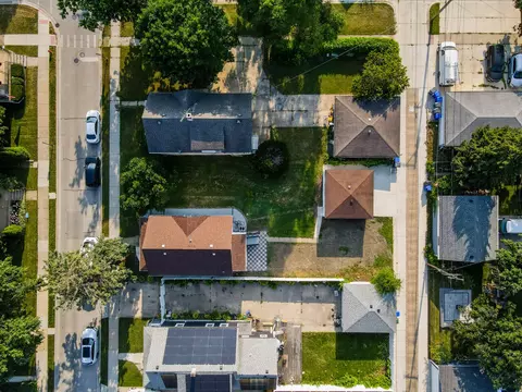 View/Area - 8034 42nd St, Lyons, IL 60534 photo 2 of 9