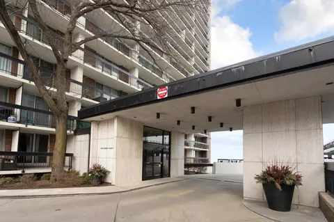 5901 N Sheridan Rd #2J, Chicago, IL 60660