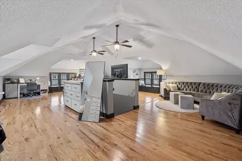 Entry Way - 302 9th St, Silvis, IL 61282 photo 4 of 7