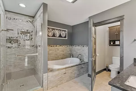 Bath - 302 9th St, Silvis, IL 61282 photo 5 of 6