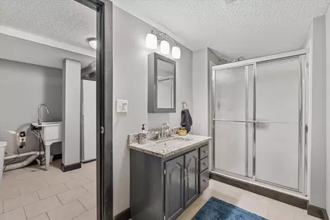 Bath - 302 9th St, Silvis, IL 61282 photo 6 of 6