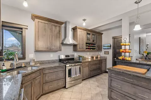 Kitchen - 302 9th St, Silvis, IL 61282 photo 4 of 6