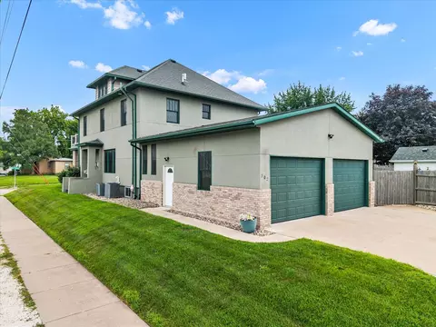Exterior - 302 9th St, Silvis, IL 61282 photo 11 of 11