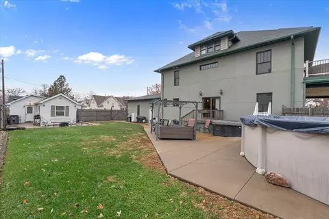 Exterior - 302 9th St, Silvis, IL 61282 photo 9 of 11