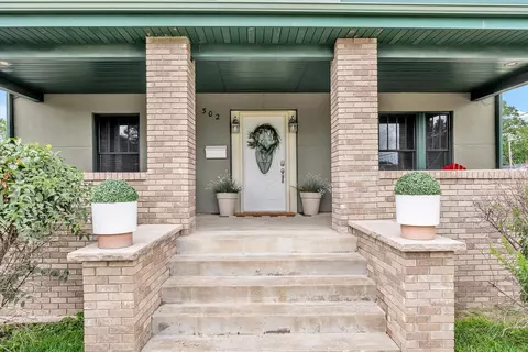 Exterior - 302 9th St, Silvis, IL 61282 photo 5 of 11