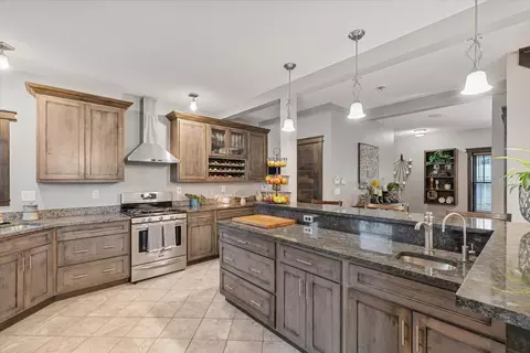 Kitchen - 302 9th St, Silvis, IL 61282 photo 5 of 6