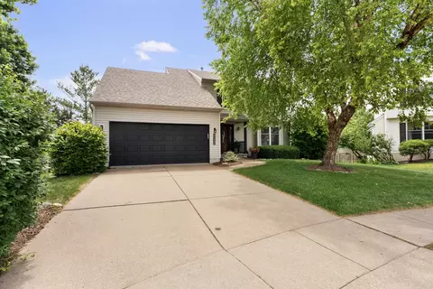 4478 34th Street Ct, Bettendorf, IA 52722