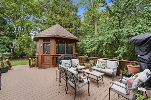 Exterior - 933 22nd St, Moline, IL 61265 photo 4 of 8