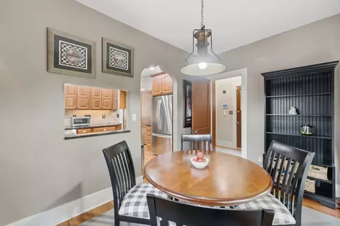 Dining - 933 22nd St, Moline, IL 61265 photo 4 of 4