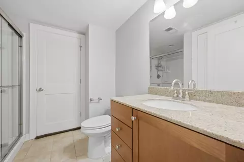 Bath - 933 22nd St, Moline, IL 61265 photo 3 of 3
