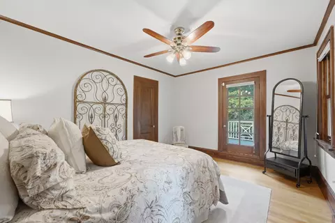 Bedroom - 933 22nd St, Moline, IL 61265 photo 3 of 4