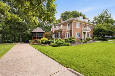 Exterior - 933 22nd St, Moline, IL 61265 photo 3 of 8