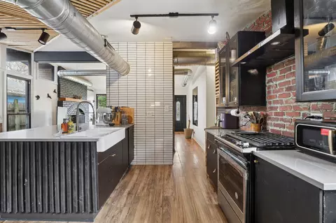 Kitchen - 2016 Main St, Evanston, IL 60202 photo 2 of 6