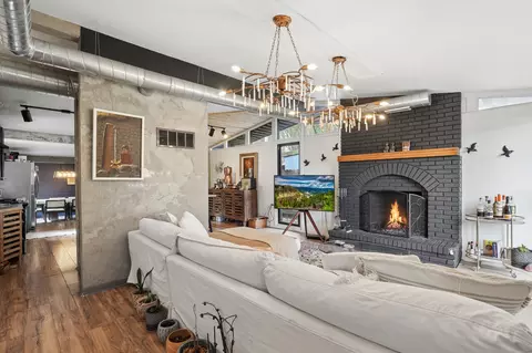 Living - 2016 Main St, Evanston, IL 60202 photo 1 of 6