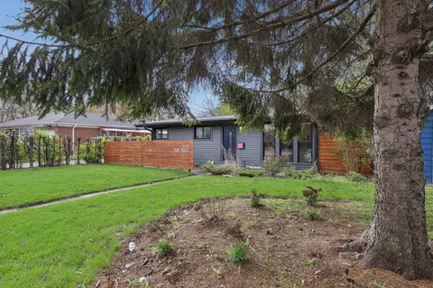 Exterior - 2016 Main St, Evanston, IL 60202 photo 3 of 3