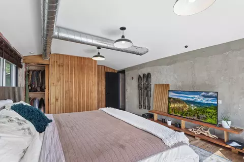 Bedroom - 2016 Main St, Evanston, IL 60202 photo 2 of 3