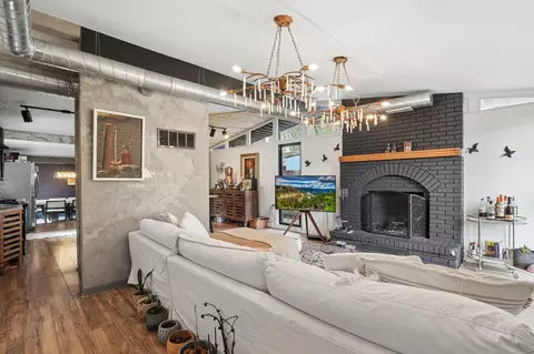 Living - 2016 Main St, Evanston, IL 60202 photo 2 of 6