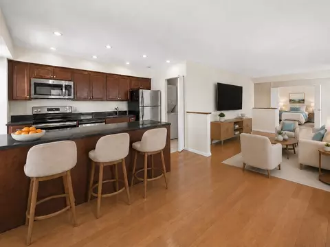 Kitchen - 40 E 9th St #1512, Chicago, IL 60605 photo 2 of 3