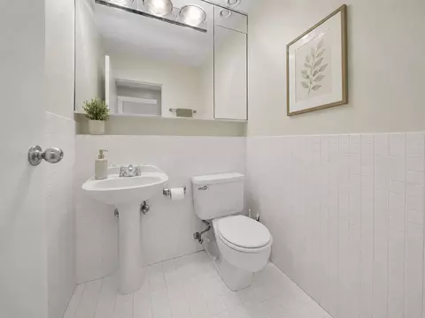 Bath - 40 E 9th St #1512, Chicago, IL 60605 photo 2 of 2