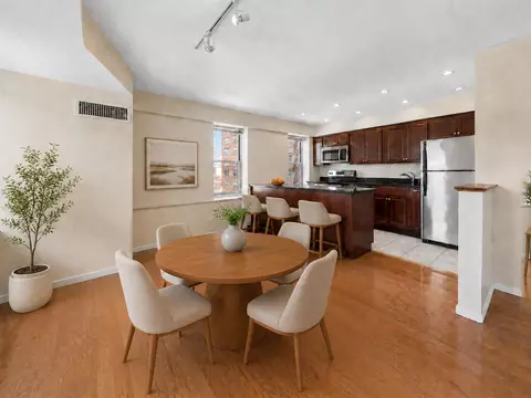Dining - 40 E 9th St #1512, Chicago, IL 60605 photo 1 of 1