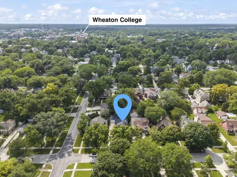 View/Area - 810 N Summit St, Wheaton, IL 60187 photo 2 of 3