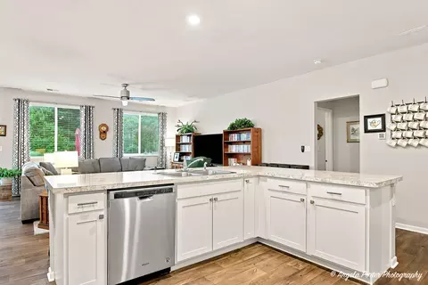 Kitchen - 1806 Doolin Ave, Mchenry, IL 60050 photo 4 of 7
