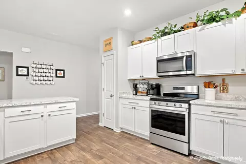 Kitchen - 1806 Doolin Ave, Mchenry, IL 60050 photo 7 of 7
