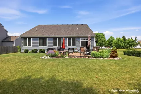 Exterior - 1806 Doolin Ave, Mchenry, IL 60050 photo 5 of 10