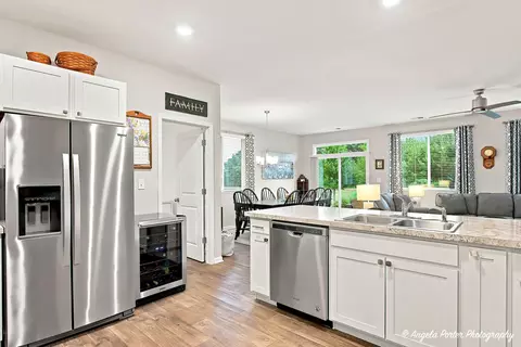 Kitchen - 1806 Doolin Ave, Mchenry, IL 60050 photo 2 of 7