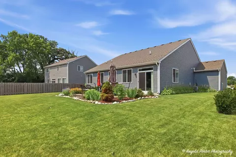 Exterior - 1806 Doolin Ave, Mchenry, IL 60050 photo 9 of 10