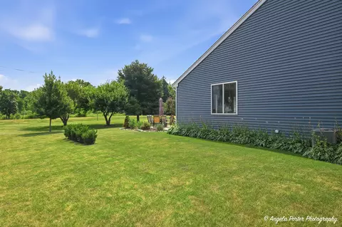 Exterior - 1806 Doolin Ave, Mchenry, IL 60050 photo 8 of 10