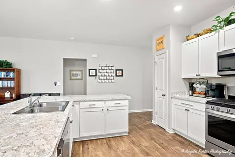Kitchen - 1806 Doolin Ave, Mchenry, IL 60050 photo 6 of 7