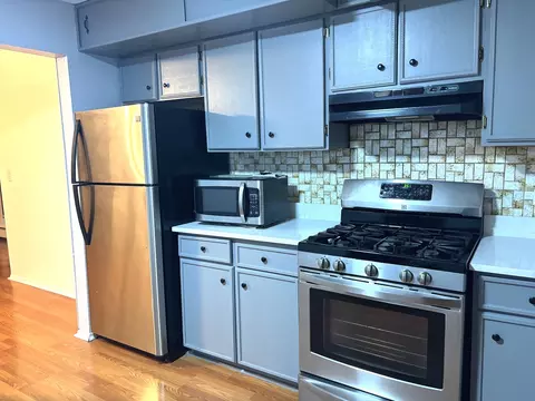 Kitchen - 495 Mchenry Rd #1B, Wheeling, IL 60090 photo 2 of 2