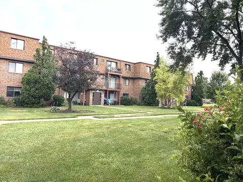 Exterior - 495 Mchenry Rd #1B, Wheeling, IL 60090 photo 3 of 3