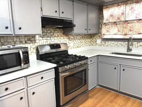 Kitchen - 495 Mchenry Rd #1B, Wheeling, IL 60090 photo 1 of 2