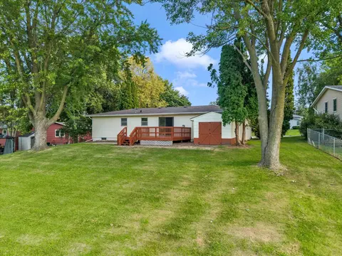 Exterior - 62 Park View Dr, Park View, IA 52748 photo 2 of 3