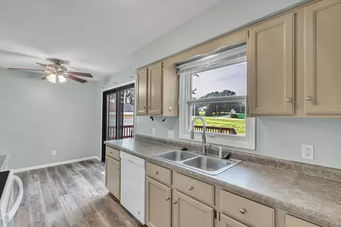 Kitchen - 62 Park View Dr, Park View, IA 52748 photo 4 of 4