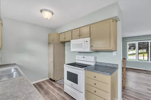 Kitchen - 62 Park View Dr, Park View, IA 52748 photo 3 of 4