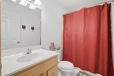 Bath - 212 8th Ave, Hampton, IL 61256 photo 2 of 3